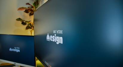 Accessible web image design with high contrast and alt text demonstration
